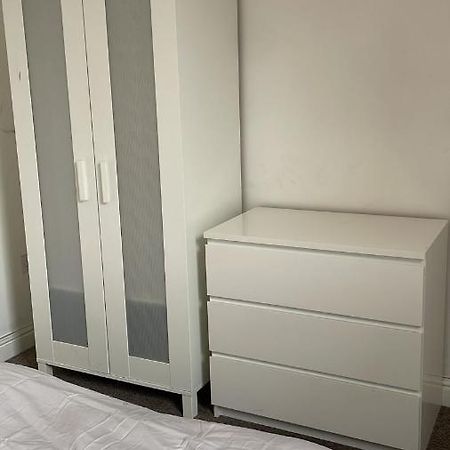 305 High Town Road Hostel ลูตัน ภายนอก รูปภาพ