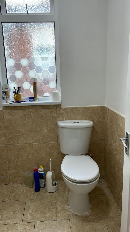305 High Town Road Hostel ลูตัน ภายนอก รูปภาพ